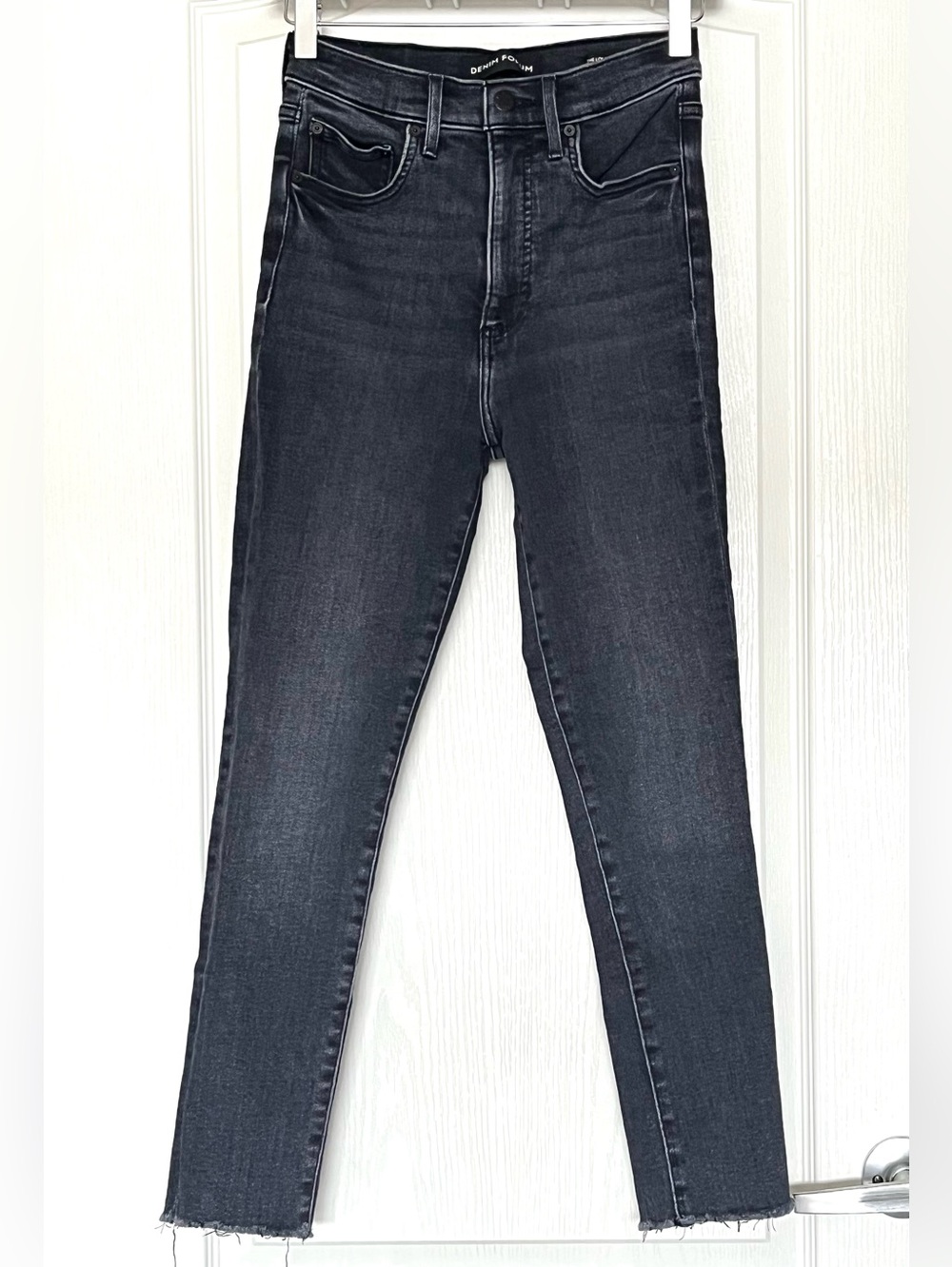 Aritzia Denim Forum The Lola High Rise Skinny Crop Jeans Black Size 27